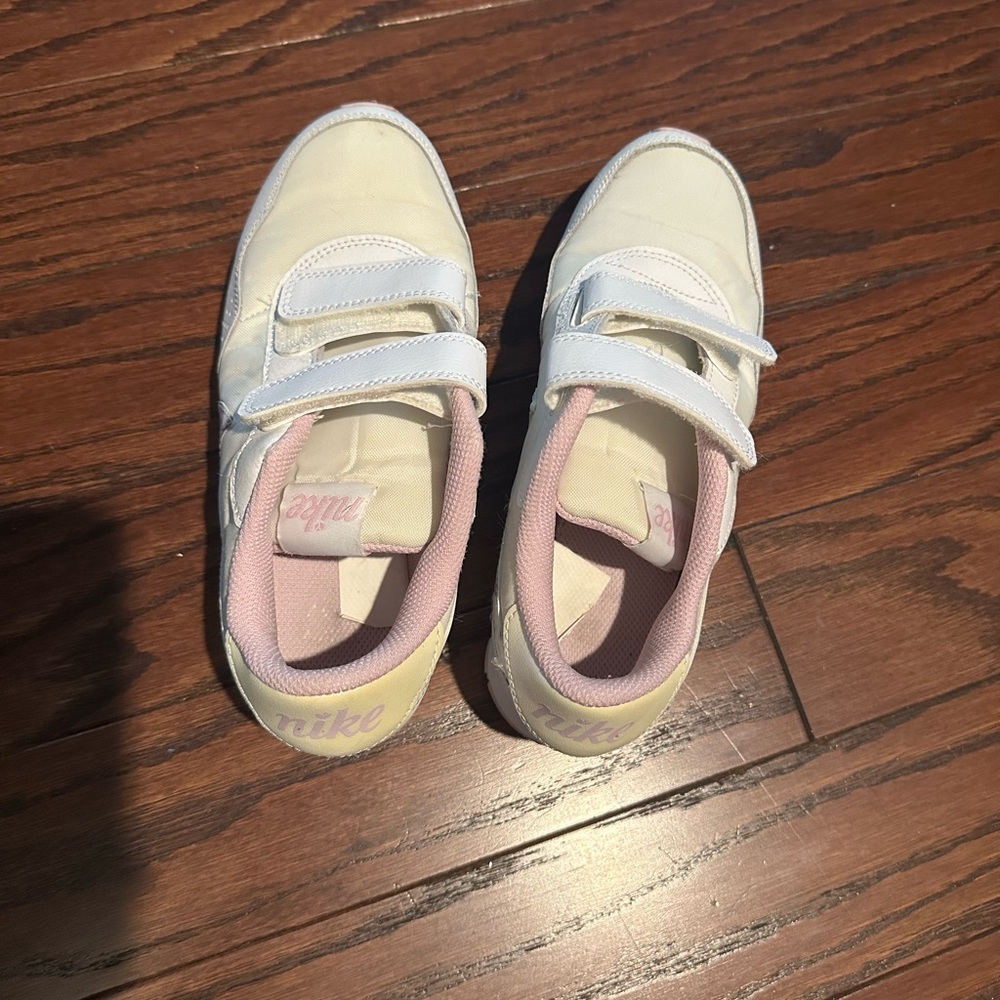 Nike Kids Sneakers - Cream and Pink